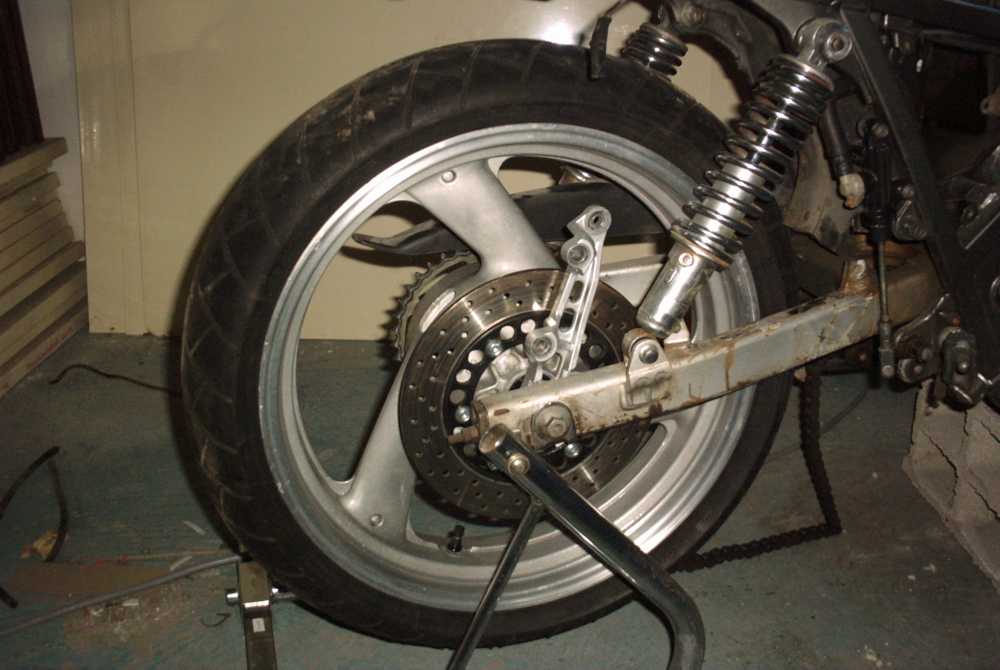 Задний маятник fzr600r